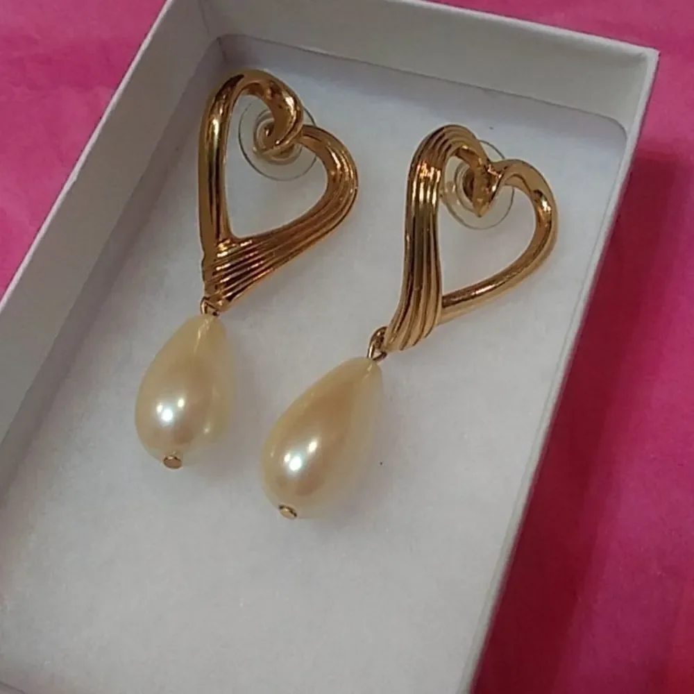 Earring    - Picture 2 of 4